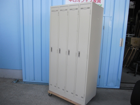 4人用ロッカー　鍵あり　ニューグレー　生興製SLK-4