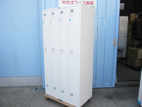 4人用ロッカー　鍵あり　ホワイト　ウチダ製　900ｘ515ｘ1790