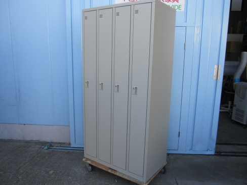 4人用ロッカー　鍵あり　ニューグレー　プラス製　900ｘ515ｘ1790