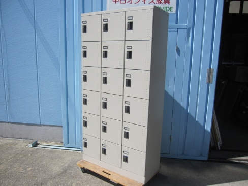 18人用ロッカー　鍵あり　ニューグレー　900ｘ380ｘ1790　コクヨ製