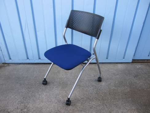 会議用チェア　ブルー　ウチダ製　FM-265B　ネスティングチェア
