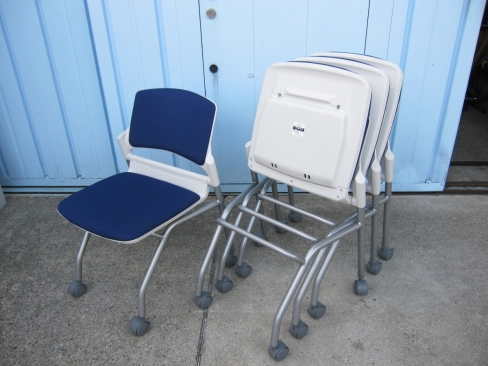 会議用チェア4台セット　ブルー　ウチダ製　MF-180N　ネスティングチェア