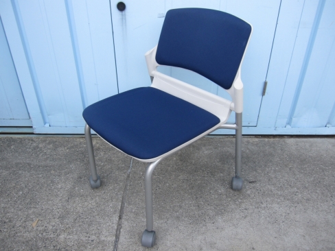 会議用チェア　ブルー　ウチダ製　MF-180C　スタッキングチェア