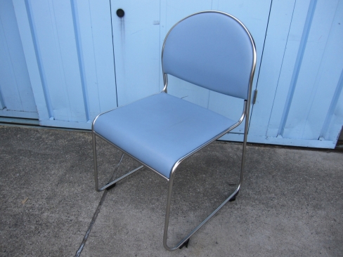 会議用チェア　ライトブルー　コクヨ製　ビニールレザー