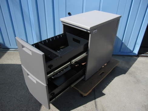 2段脇机　イトーキ製CZ　ニューグレー　鍵無し・作成可能880円/本　サイドキャビネット