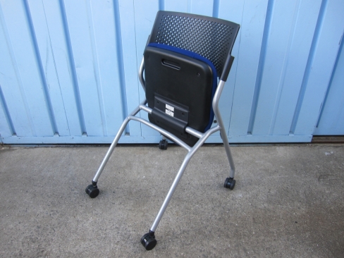 会議用チェア　ブルー　ウチダ製　FM-265B　ネスティングチェア