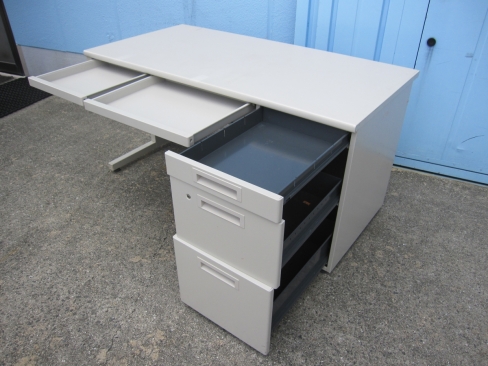 事務机　片袖デスク　鍵あり　1400ｘ700ｘ700　コクヨ製　ニューグレー