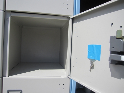 18人用ロッカー　鍵あり　ニューグレー　900ｘ380ｘ1790　コクヨ製