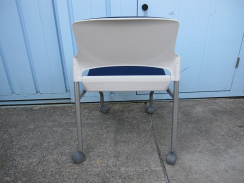 会議用チェア4台セット　ブルー　ウチダ製　MF-180N　ネスティングチェア