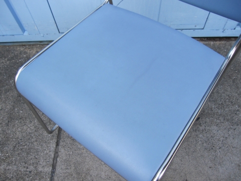 会議用チェア　ライトブルー　コクヨ製　ビニールレザー