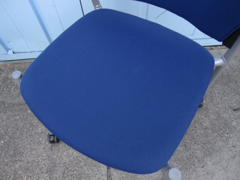 会議用チェア　ブルー　オカムラ製　8147AZ