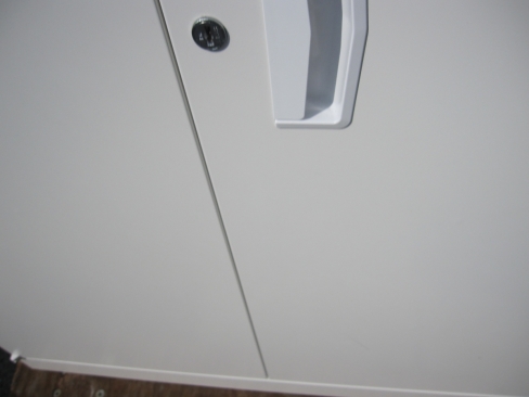 両開き書庫　ホワイト　鍵あり　生興製　900ｘ400ｘ1110　多少日焼けあり