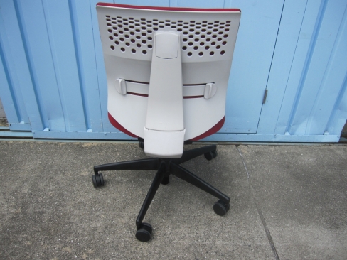 事務イス　コクヨ製ウィザードチェア　レッド　肘なし