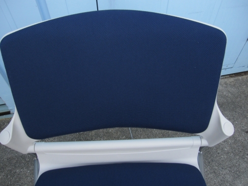 会議用チェア4台セット　ブルー　ウチダ製　MF-180N　ネスティングチェア