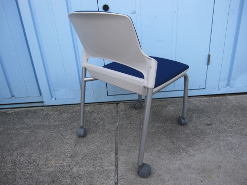 会議用チェア　ブルー　ウチダ製　MF-180C　スタッキングチェア