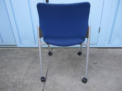 会議用チェア　ブルー　オカムラ製　8147AZ