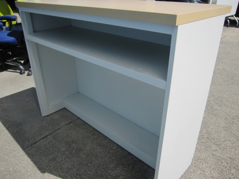 受付カウンター　ホワイト　木天板　1200ｘ500ｘ950