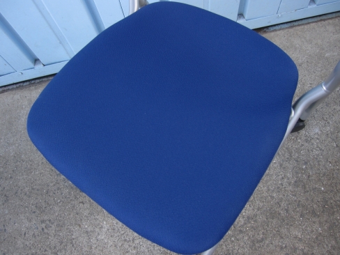 会議用チェア　ブルー　ウチダ製　FM-265B　ネスティングチェア