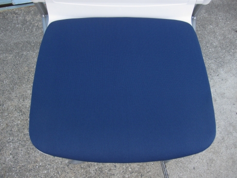 会議用チェア4台セット　ブルー　ウチダ製　MF-180N　ネスティングチェア