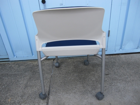 会議用チェア　ブルー　ウチダ製　MF-180C　スタッキングチェア