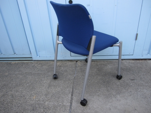 会議用チェア　ブルー　オカムラ製　8147AZ