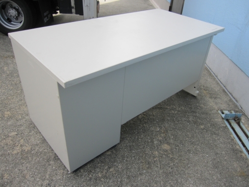 事務机　片袖デスク　鍵あり　1400ｘ700ｘ700　コクヨ製　ニューグレー