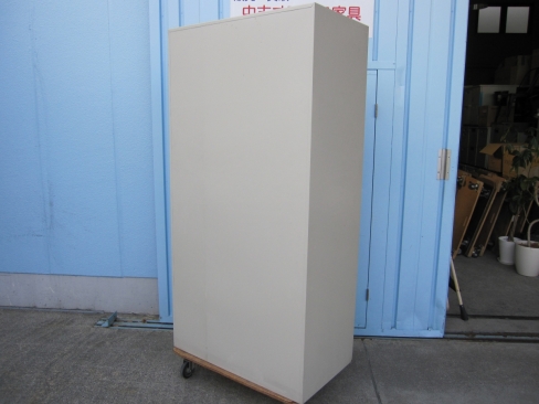 3人用ロッカー　鍵あり　ニューグレー　コクヨ製　サビあり　ワックス跡あり　900ｘ515ｘ1790