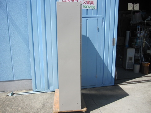 18人用ロッカー　鍵あり　ニューグレー　900ｘ380ｘ1790　コクヨ製