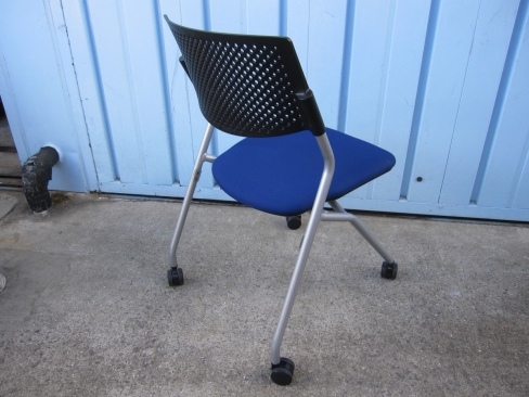 会議用チェア　ブルー　ウチダ製　FM-265B　ネスティングチェア