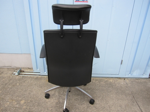 役員チェア　ヘッドレスト付き　ブラック　ビニールレザー