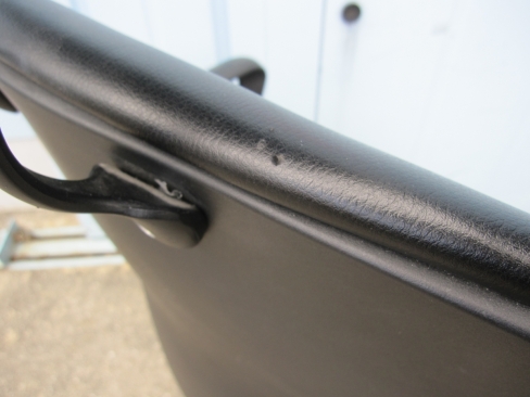 役員チェア　ヘッドレスト付き　ブラック　ビニールレザー