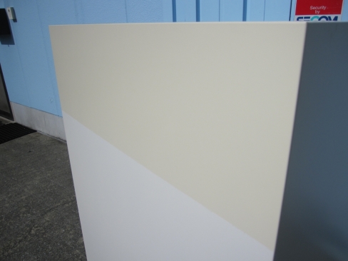 両開き書庫　ホワイト　鍵あり　900ｘ450ｘ1110　生興製　背面及び側面日焼けあり