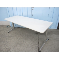 会議用テーブル　ホワイト　Ｔ字脚　イトーキ製　1800ｘ750