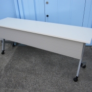 会議用テーブル　ホワイト　1800ｘ450ｘ720　ウチダ製PLATTE　スタックテーブル幕板あり