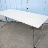 会議用テーブル　ホワイト　Ｔ字脚　イトーキ製　1800ｘ750