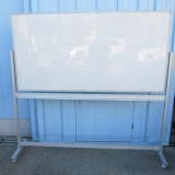 脚付両面ホワイトボード W1800 ※脚上部のキャップ1個無し