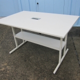 会議用テーブル ホワイト 配線ボックス(コンセント付き)付き 1200x750x700