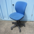 事務イス 肘なし ブルー アイコ製