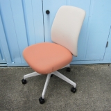 2024年製 事務イス 肘なし コクヨ製オプティ ホワイトグレー/ペールテラコッタ