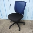 事務イス 肘なし ブルー/ブラック メッシュチェア カグクロ製 2024年製