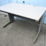 特価! 事務机 平デスク イトーキ製 1200x700x700 傷あり 日焼けあり