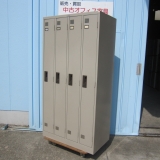 特価! 4人用ロッカー 鍵あり ニューグレー 900x515x1790 塗装はげあり