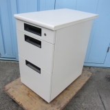 3段脇机 ホワイト 鍵あり プラス製 400x700x700