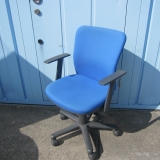 事務イス 肘あり ブルー アイコ製 OA-1105