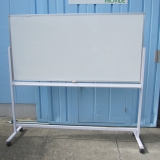 脚付両面ホワイトボード W1800 脚上部のキャップ1個なし