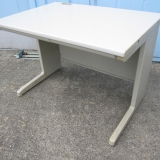 事務机 平デスク 1000x700x700 ニューグレー 配線カバー及び天板サイド部材1か所無し