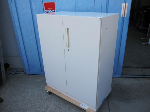 両開き書庫　ウチダ製ＨＳシリーズ　ホワイト　　鍵あり