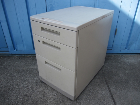 3段ワゴン　鍵あり　ニューグレー　コクヨ製MX　400ｘ600ｘ610