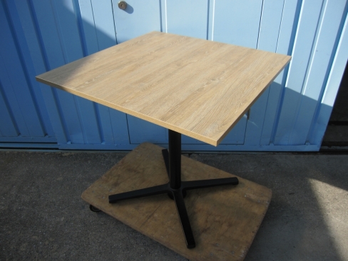 カフェテーブル　750ｘ750ｘ720　木目チーク