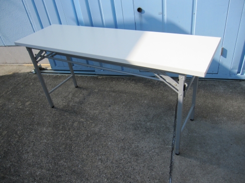 折りたたみテーブル　ホワイト　1500ｘ450ｘ700
